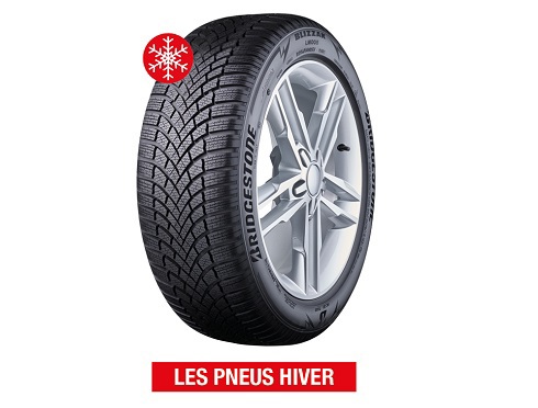 une image d'un pneu d'hiver avec des flocons de neige dessus